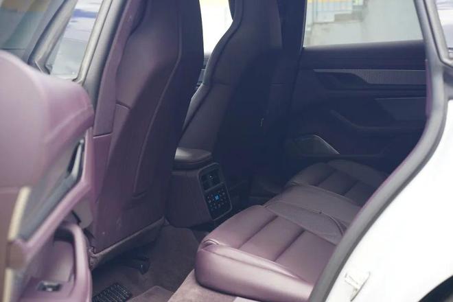 需多言保时捷Taycan 4冰球突破平台【路试】强者无(图5)